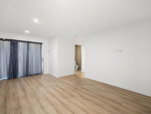 Spacious and Stylish Family Home in Regents Park!