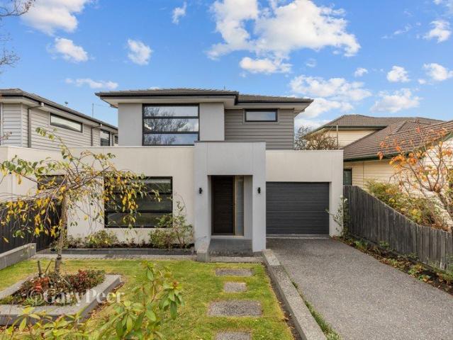 Spacious and stylish family living in the heart of Murrumbeena