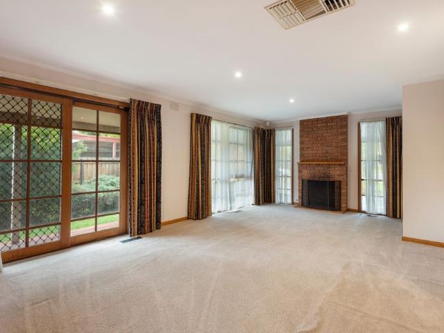 Spacious and Stylish Single Level Family Home