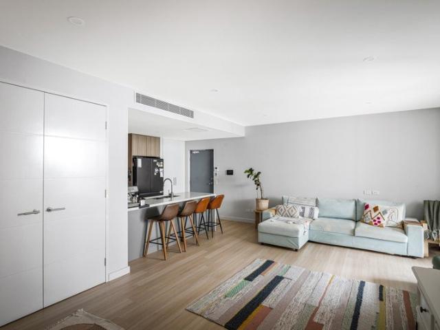 Spacious and Sun Drenched three bedroom apartment within 12 minutes walk to Schofields Train Station And Village!