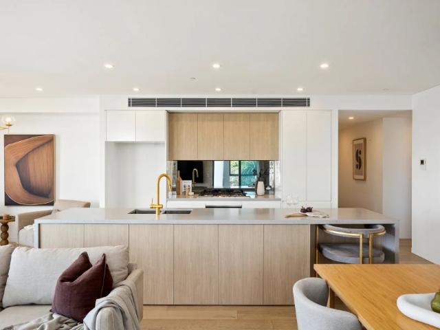 Spacious and sunlit harbourside luxury
