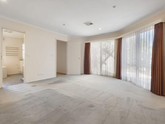 SPACIOUS AND SURROUNDED BY BEAUTIFUL GARDENS