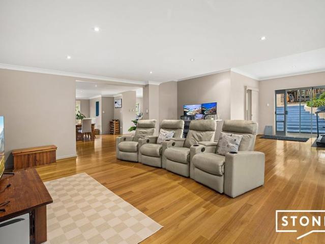 Spacious and private living in a peaceful cul de sac