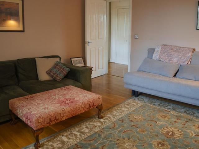 Spacious and Quiet 1 x Bed flat available for let