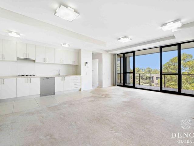 Spacious and Quiet apartment with view and within walking distance to the station