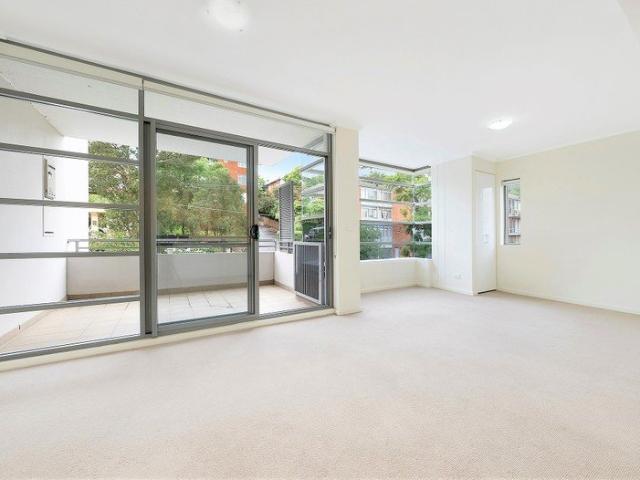 Spacious and Quiet walk to Coles, Harris Farm, cafes & restaurants, Lindfield Train Station