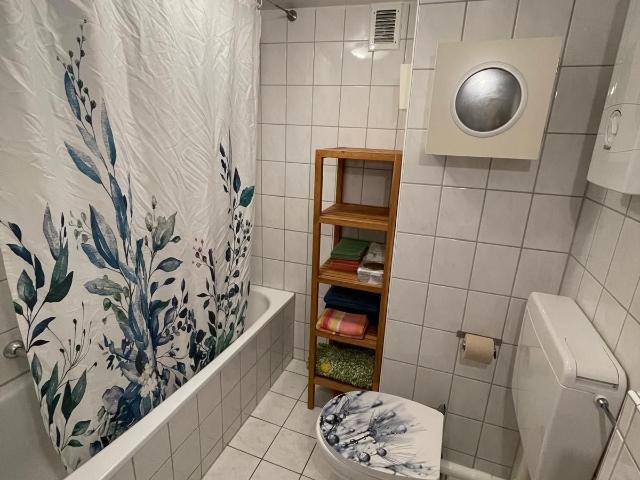 Spacious and renovated 4 BR apt. with 120sqm a balcony and 2 bathsrooms, Wuppertal Amsterdam Apartments for Rent
