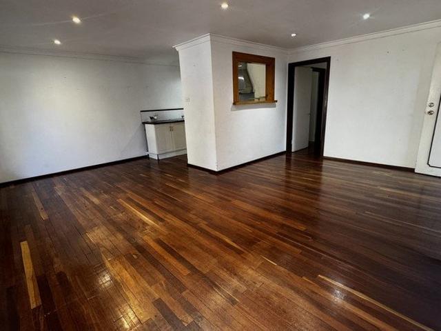 Spacious and Well Located Home in Leafy Daglish 5 Month Lease