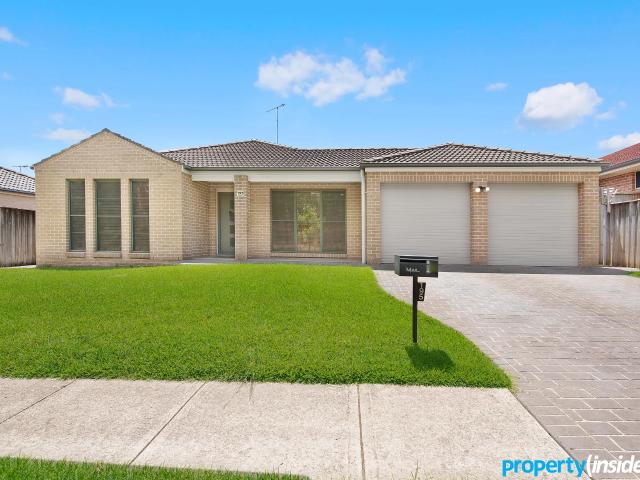 Spacious and well maintained modern 4 bedroom family home: house to let in 195 Woodcroft Drive, WOODCROFT NSW 2767 4 bed