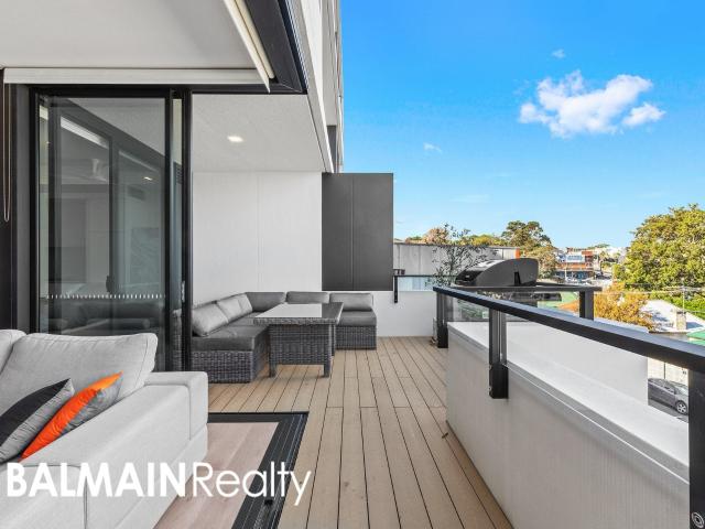 Spacious and well presented one bedroom apartment featuring a separate study and generously sized balcony