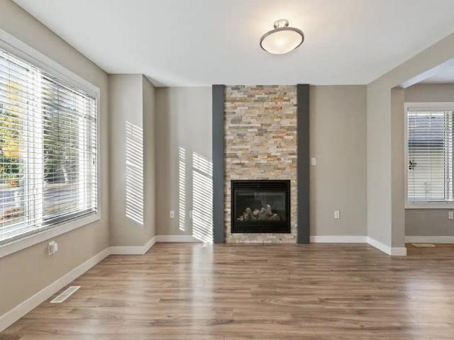 Spacious and Trendy 3 bed 3 bath Townhome! Greater Downtown Area — 3 Bedrooms Townhouse