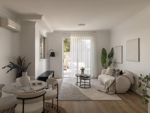 Spacious and updated ground floor apartment with huge courtyard