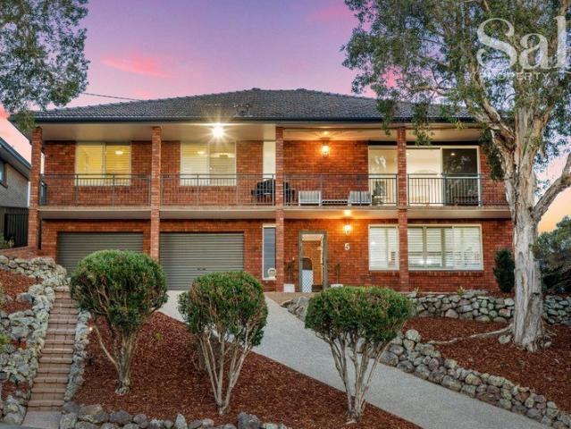 Spacious and Versatile Family Home with Pool and Sunset Views