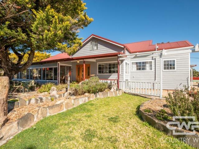 Spacious and Versatile Home with Stunning Outdoor Features