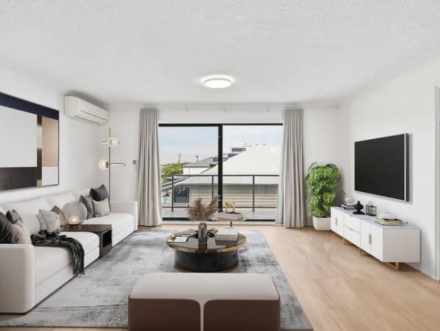 Spacious Ascot Living with Lift Access & North East Breezes