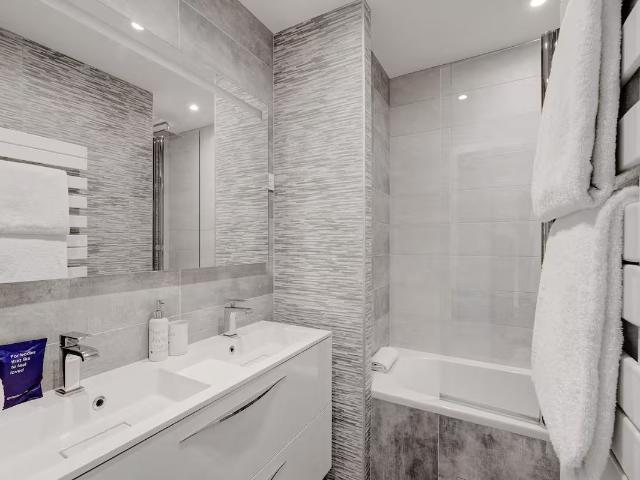 Spacious apartment 3 bedrooms/6 people Charenton with balcony