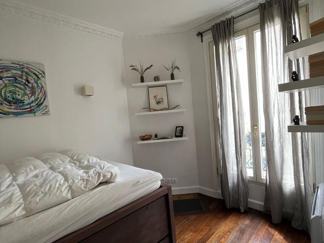 Spacious apartment 15 min walk from Montmartre, Paris Amsterdam Apartments for Rent