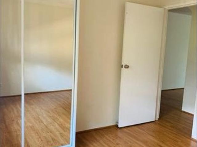 Spacious apartment close to local shops & train station