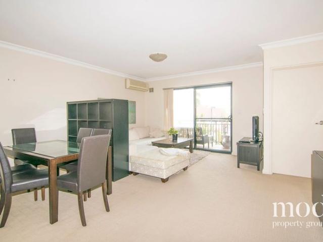 SPACIOUS APARTMENT CLOSE TO THE RIVER AND THE HEART OF THE CBD