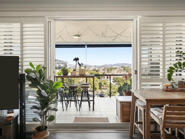 Spacious Apartment at Rive Apartments in the Heart of Albion