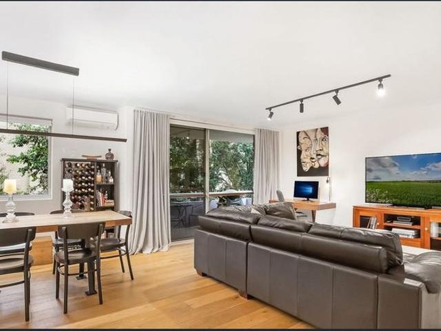 Spacious apartment at the rear of the block