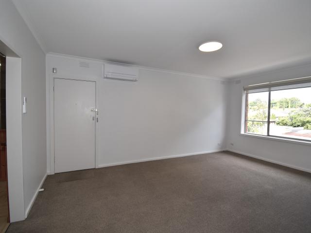 Spacious Apartment & Great Location