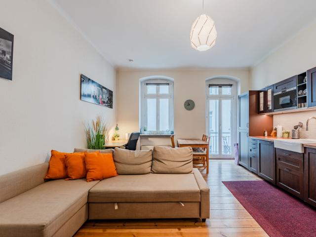 SPACIOUS APARTMENT IN CENTRAL BERLIN ON A QUIET STREET