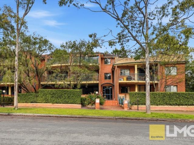 Spacious Apartment in a Well Maintained Complex!