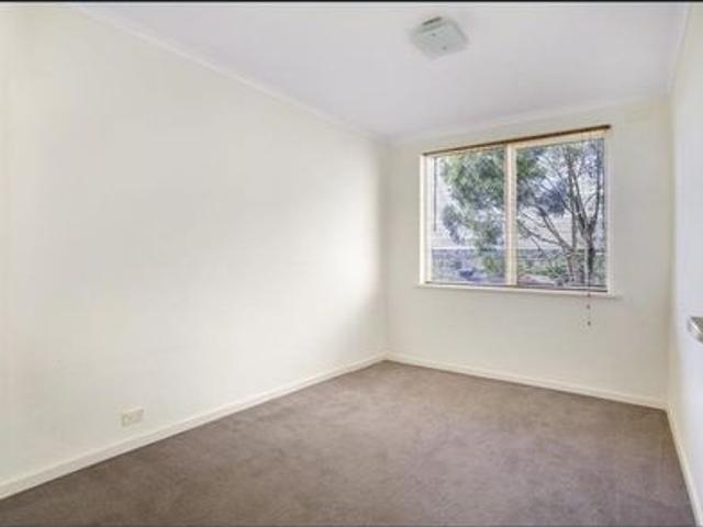 Spacious Apartment in a Convenient Lifestyle Location