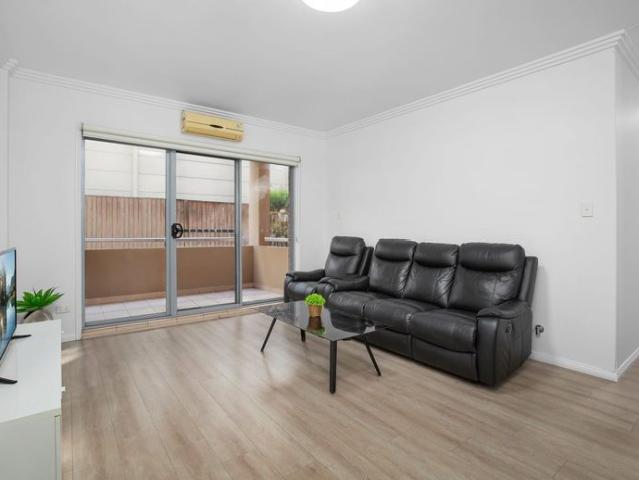 Spacious Apartment in a quiet street