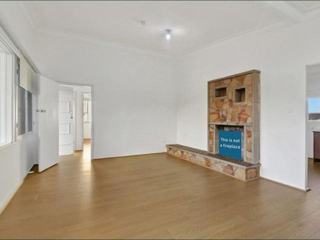 Spacious Apartment in a Sought After Mount Keira Location