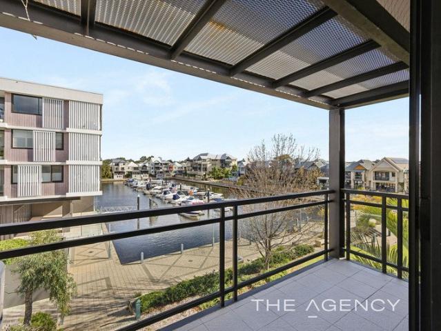 Spacious Apartment in a Stunning Waterfront Setting