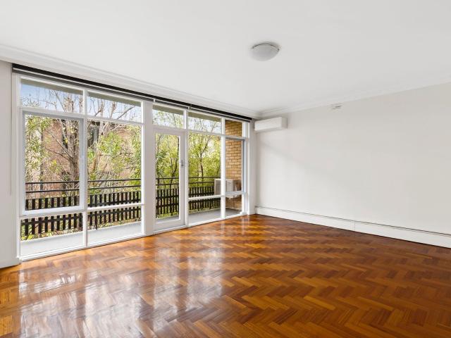 Spacious Apartment in an Exceptional St Kilda Location