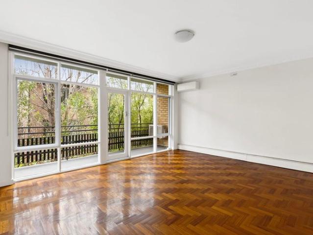 Spacious Apartment in an Exceptional St Kilda Location