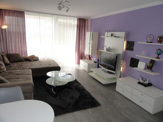 Spacious apartment in Bornheim with large balcony and view of the skyline, top infrastructure, Frankfurt Amsterdam Apartments for Rent