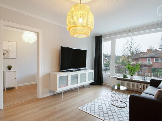 Spacious apartment in Eimsbüttel with two bedrooms and balcony
