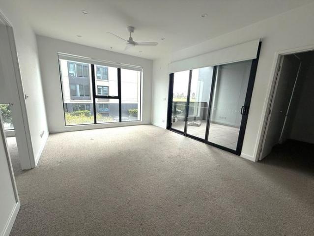 Spacious Apartment in heart of Williams Landing
