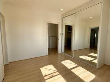 SPACIOUS APARTMENT IN IDEAL LOCATION