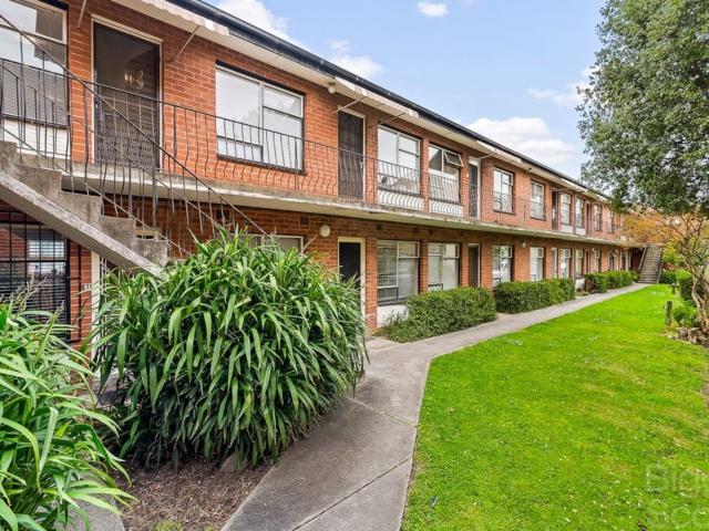 SPACIOUS APARTMENT IN IDEAL LOCATION!