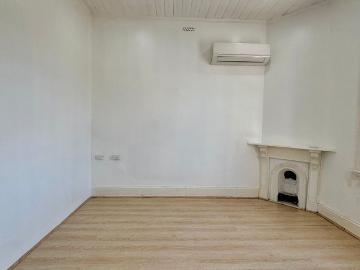 SPACIOUS APARTMENT IN IDEAL LOCATION