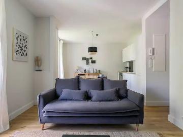 Spacious Apartment in Lively Neighborhood for 4 people, Lyon Amsterdam Apartments for Rent