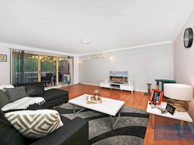 Spacious apartment in small complex