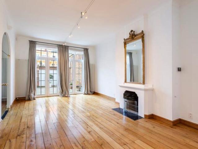 spacious apartment in stately townhouse the heart of Antwerp