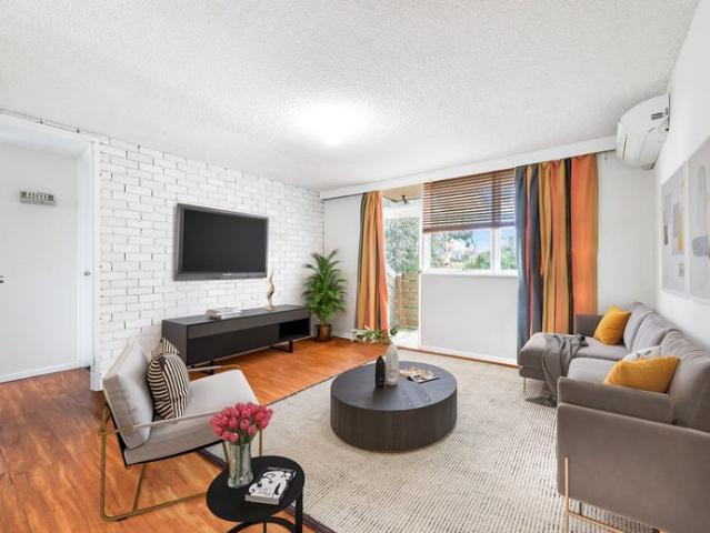 Spacious Apartment in Prime Location!