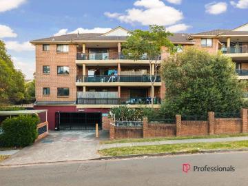 Spacious Apartment in Prime Location