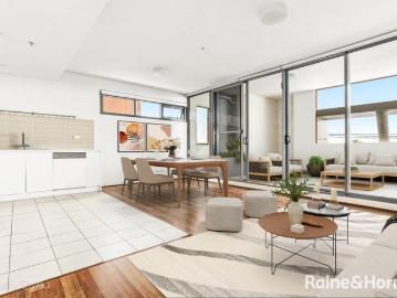 Spacious Apartment In Prime Location