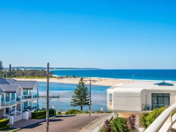 Spacious Apartment in Prime Location with Ocean Views!