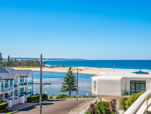 Spacious Apartment in Prime Location with Ocean Views!