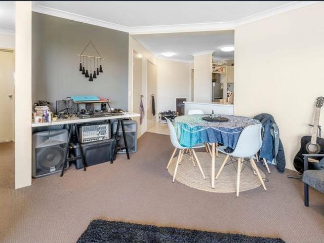 Spacious Apartment in Prime Southport Location!