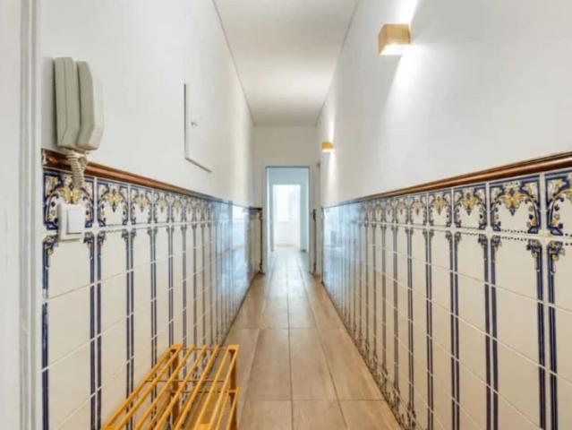 Spacious Apartment in Rua dos Sapadores, Lisboa for 105 m² with 2 bedrooms